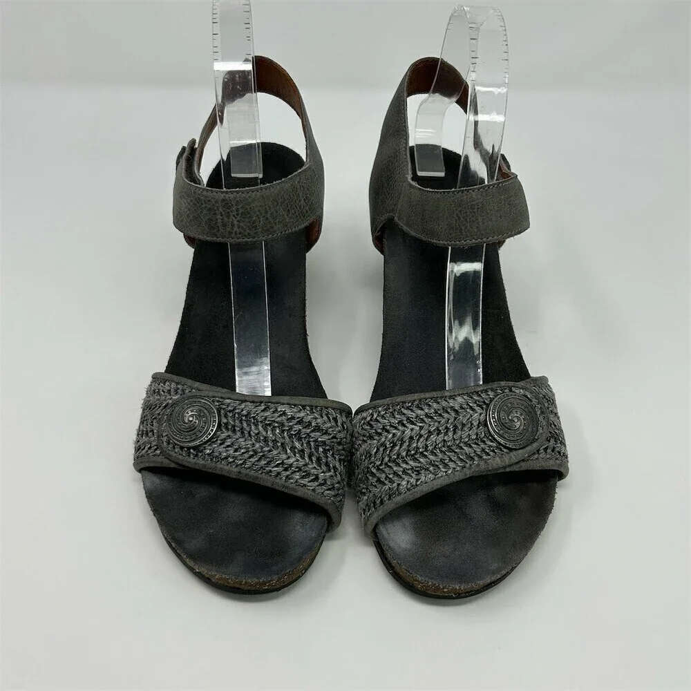 Taos Footwear look outsole us